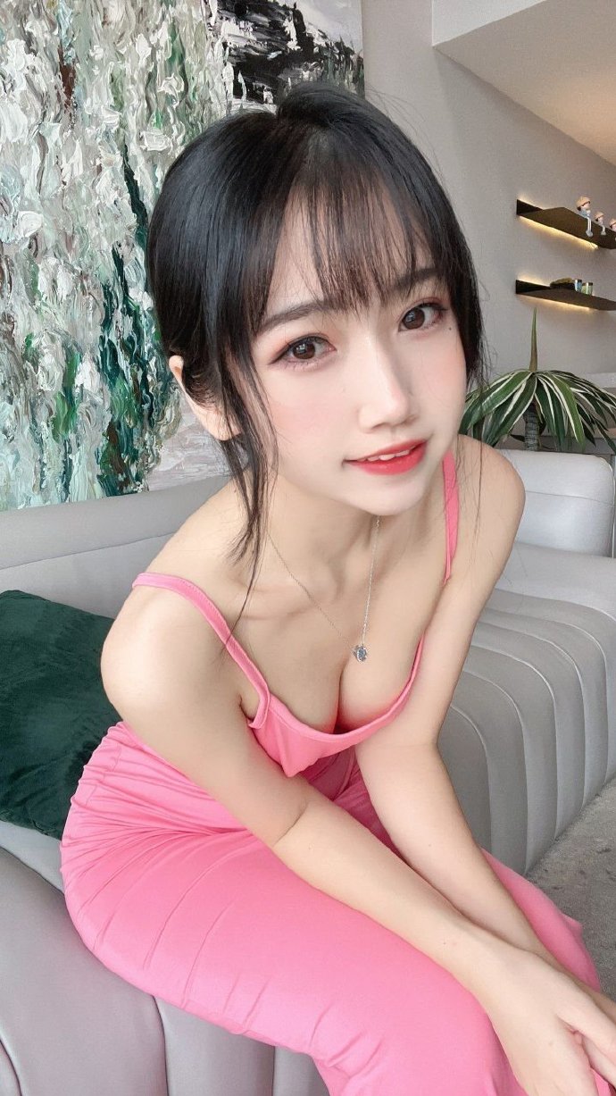颜值爆表却剧情槽点满满，张凌赫王楚然新剧《这一秒过火》首播受热议
